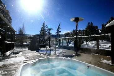 هتل 4 Bedroom Ski In, Ski Out Mountain Vacation Rental Located Next To Historic Main Street In Downtown