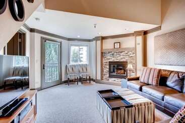 هتل 4 Bedroom Ski In, Ski Out Mountain Vacation Rental Located Next To Historic Main Street In Downtown