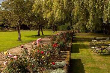 هتل Cherbridge Lodges Riverside Lodges Short Lets