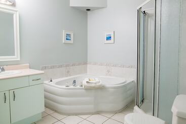 هتل Kindred Spirits Inn & Cottages