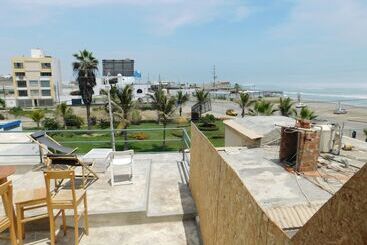 هتل Nuna Chak Hostel & Café
