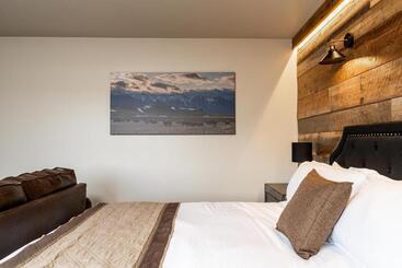 هتل The Adventure Inn Yellowstone