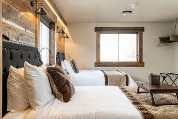 هتل The Adventure Inn Yellowstone