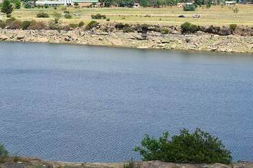 پانسیون Lakeview Guest House