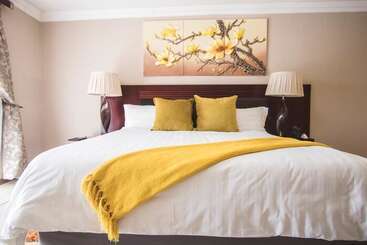 پانسیون Lakeview Guest House