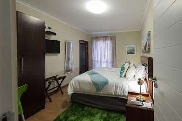پانسیون Lakeview Guest House