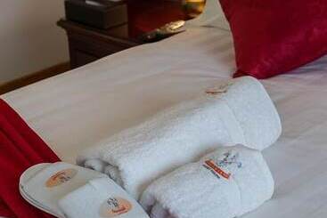 پانسیون Lakeview Guest House