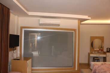 Urla Tarihi Han Otel