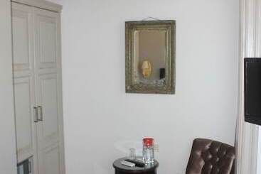 Urla Tarihi Han Otel