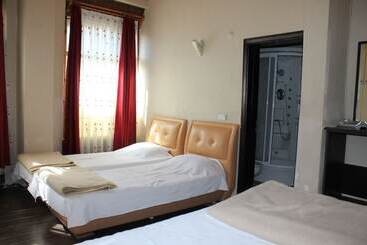 Urla Tarihi Han Otel