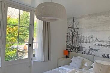 Villa Castel Chambres D Hôtes B&b