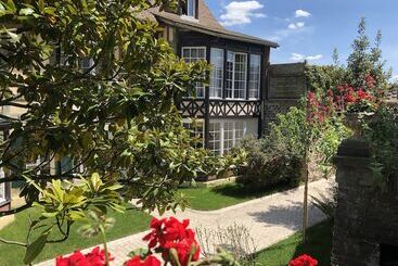 Villa Castel Chambres D Hôtes B&b