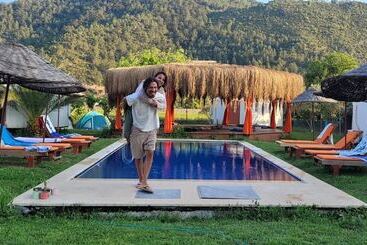 Yol Glamping Hotel Retreat Center