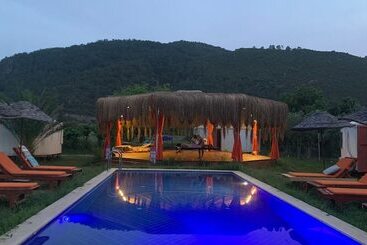 Yol Glamping Hotel Retreat Center