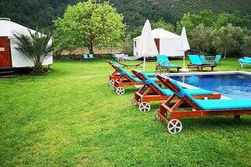 Yol Glamping Hotel Retreat Center