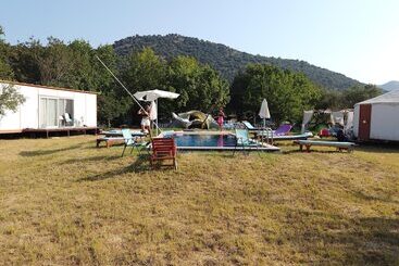 Yol Glamping Hotel Retreat Center