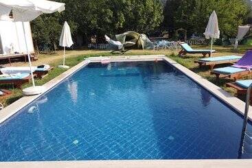 Yol Glamping Hotel Retreat Center