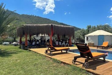 Yol Glamping Hotel Retreat Center