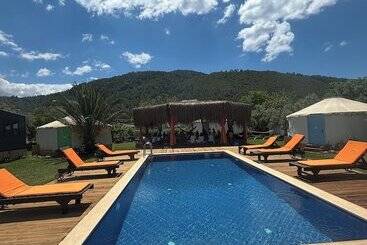 Yol Glamping Hotel Retreat Center