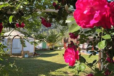 Yol Glamping Hotel Retreat Center