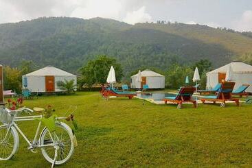 Yol Glamping Hotel Retreat Center