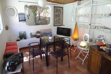 تختخواب و صبحانه Hostal Vida 2000