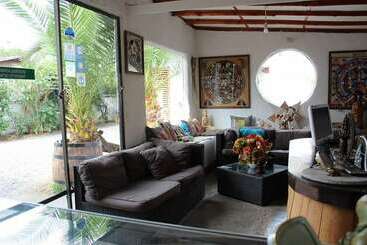 تختخواب و صبحانه Hostal Vida 2000