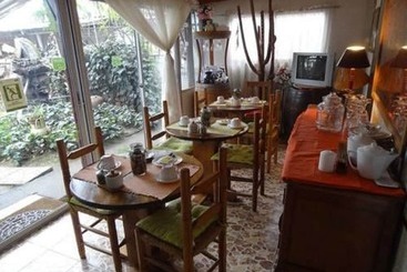 تختخواب و صبحانه Hostal Vida 2000