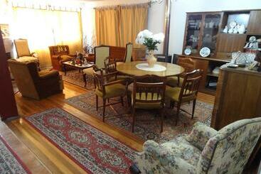 تختخواب و صبحانه Hostal Vida 2000
