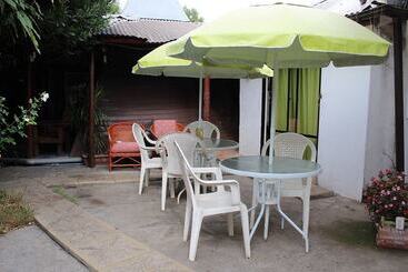 تختخواب و صبحانه Hostal Vida 2000