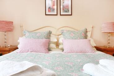 Hawthorn Cottage