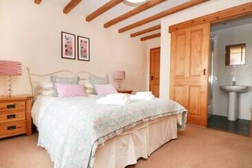 Hawthorn Cottage