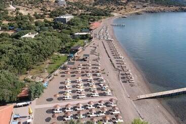 هتل Assos Batik Iskele Beach