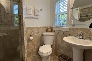 Hotel Beach Breeze Inn