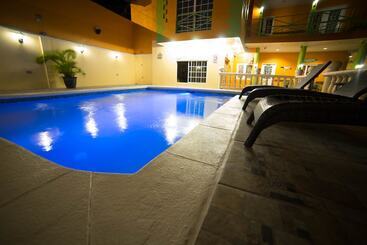 هتل Beverly's Oasis Suites