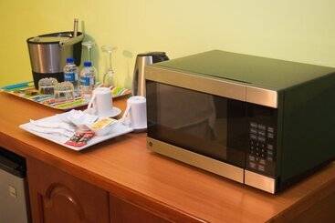 هتل Beverly's Oasis Suites