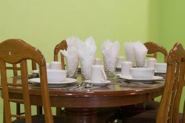 هتل Beverly's Oasis Suites