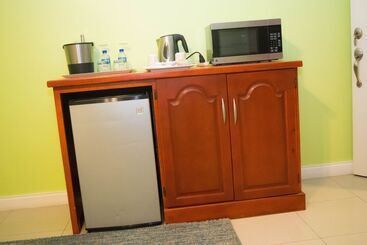 هتل Beverly's Oasis Suites