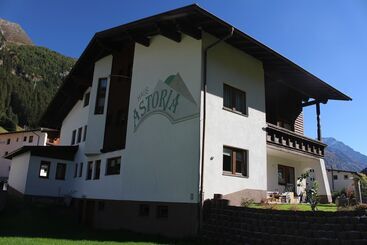 ホテル Haus Astoria