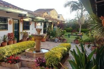 هتل Hospederia Colonial De La Villa