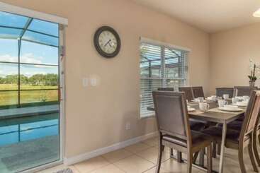 بيت ريفى Marbella South   Lovely 5bd/3.5ba Ph #5ms040