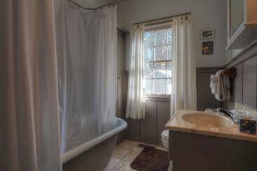 Murphy S Riverside    Ev #3178 2 Bedroom Cottage By Redawning