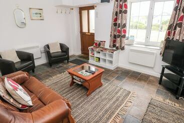 No. 2 New Cottages