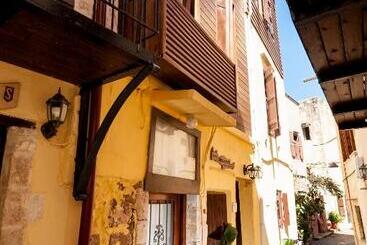پانسیون Hamam Suites Portou