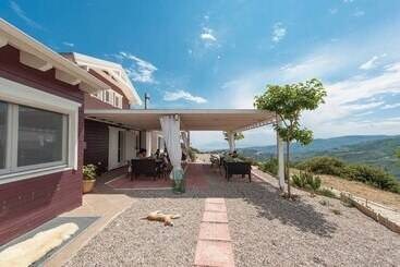 پانسیون Ktima Noosfera Wellness & Retreat Center