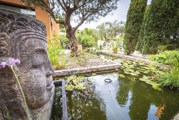 پانسیون Villa Peacock