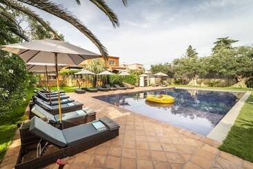 پانسیون Villa Peacock