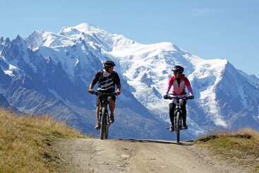 اقامتگاه Village Vacances La Forêt Des Tines