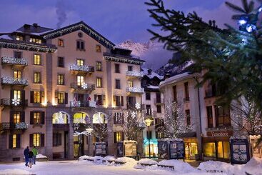 اقامتگاه Village Vacances La Forêt Des Tines