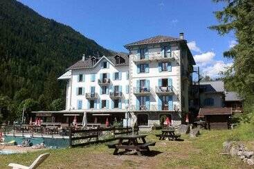 اقامتگاه Village Vacances La Forêt Des Tines